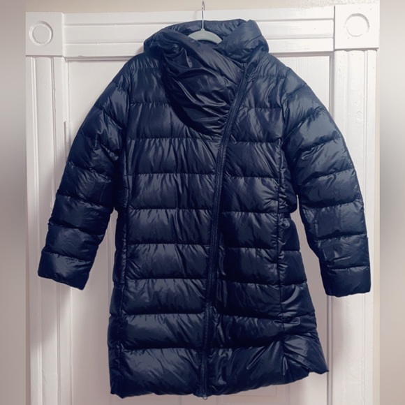 Nike Jackets & Blazers - New Unique Nike Puffer Coat!